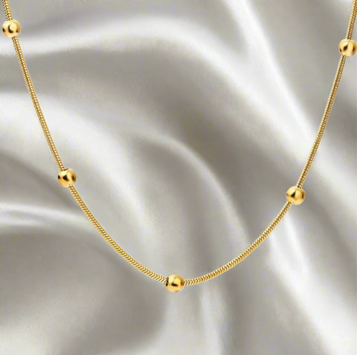 Gold chain necklace