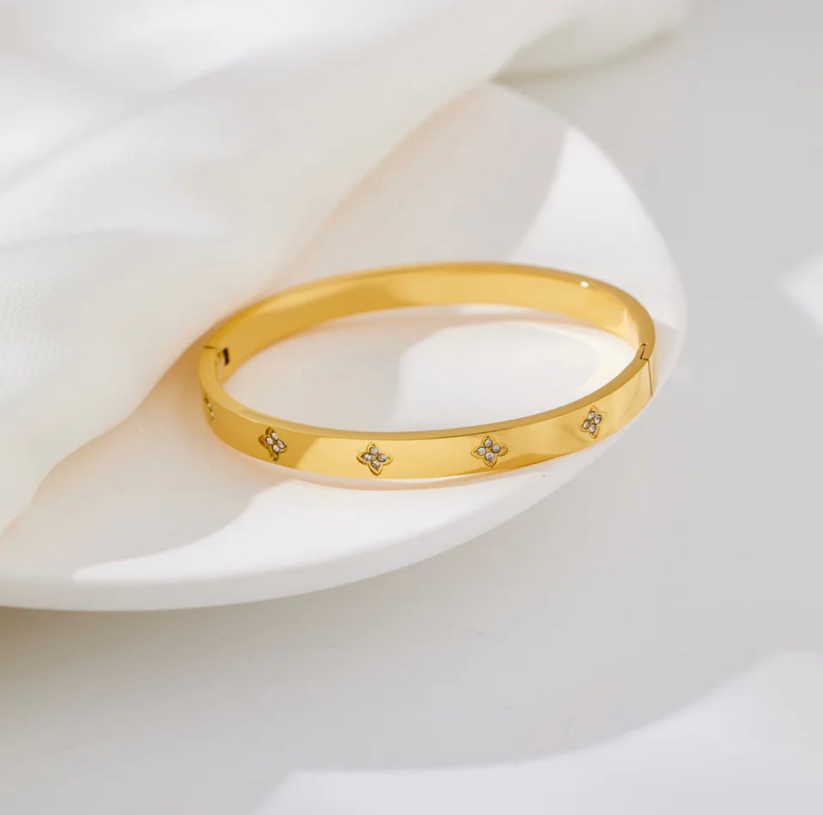Nia Bangle